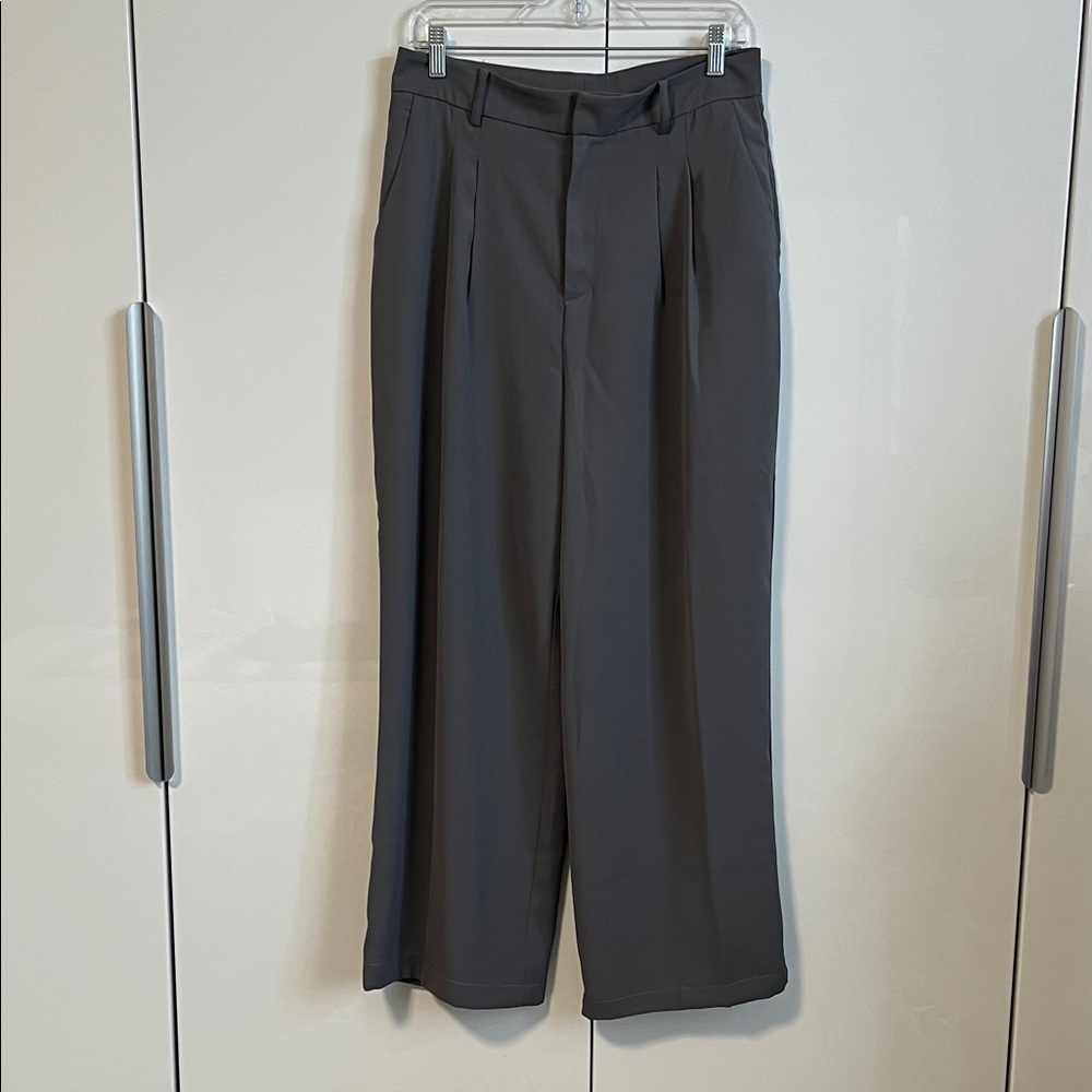 WAYF NWOT Grey Wilson Pleated Wide Leg Lightweight Trouser Pants, Size M